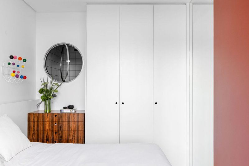 Apartamento Piracema / Nommo Arquitetos + BOSCARDIN CORSI - Fotografia de Interiores, Dormitório, Madeira, Cama, Iluminação, Armário