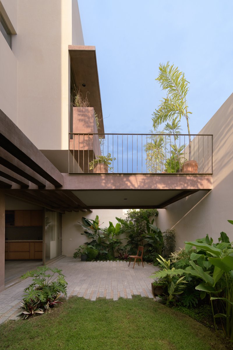 Paseo House of Cantera / Antumbra estudio - Image 2 of 22