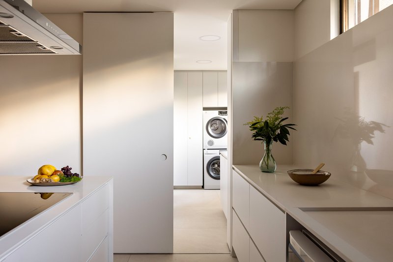 Apartamento Moiré / CODA Arquitetura - Fotografia de Interiores, Madeira, Iluminação, Bancada, Cozinha, Vidro