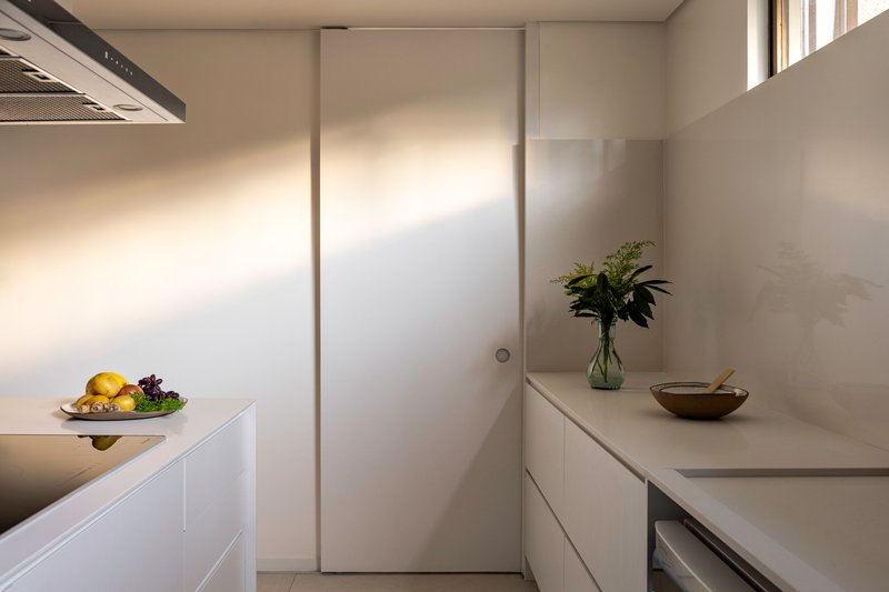 Apartamento Moiré / CODA Arquitetura - Fotografia de Interiores, Banheiro, Madeira, Iluminação, Bancada, Pia, Vidro