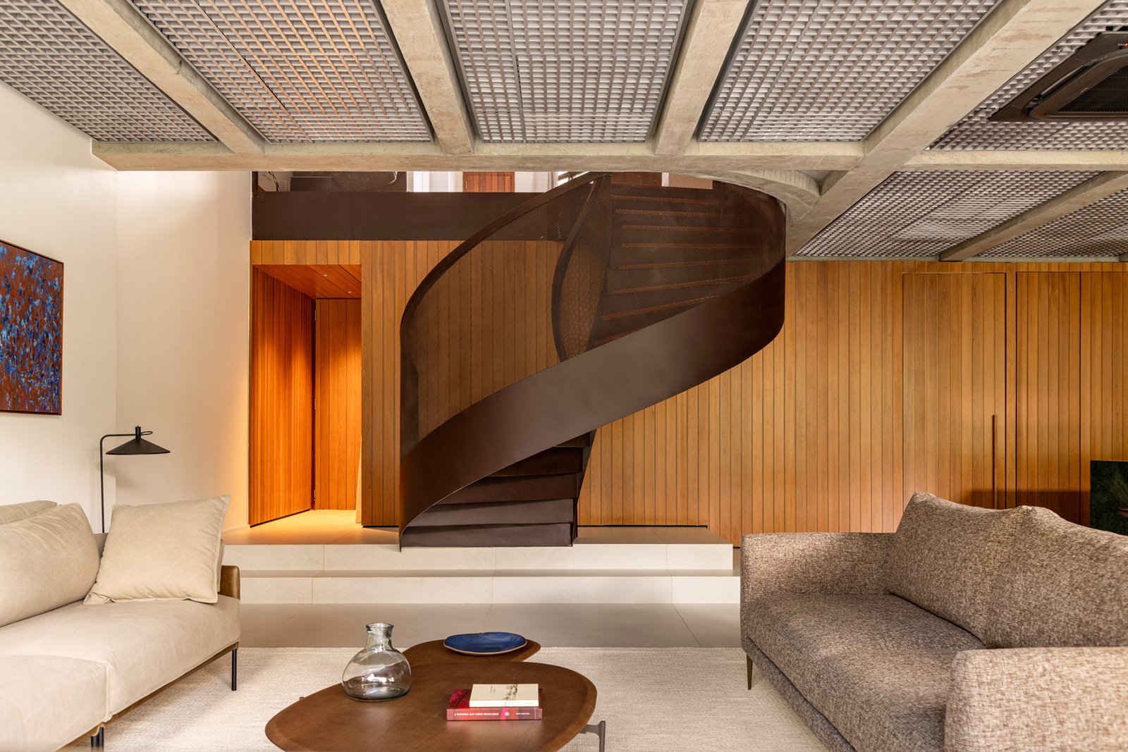 Harmonia Concreta: A Dança da Luz e dos Materiais