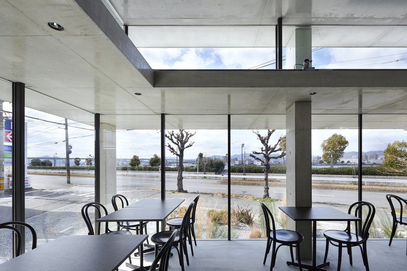 Cafeteria em Ujina / IGArchitects - Fotografia de Interiores, Sala de Jantar, Mesa, Cadeira, Porta