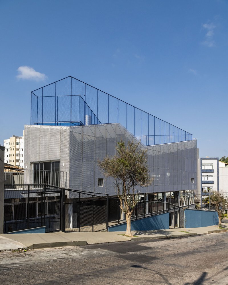 Colégio Alumnus / BIRI + Estúdio Pedro Haruf + MOBIO Arquitetura - Fotografia de Exterior, Fachada