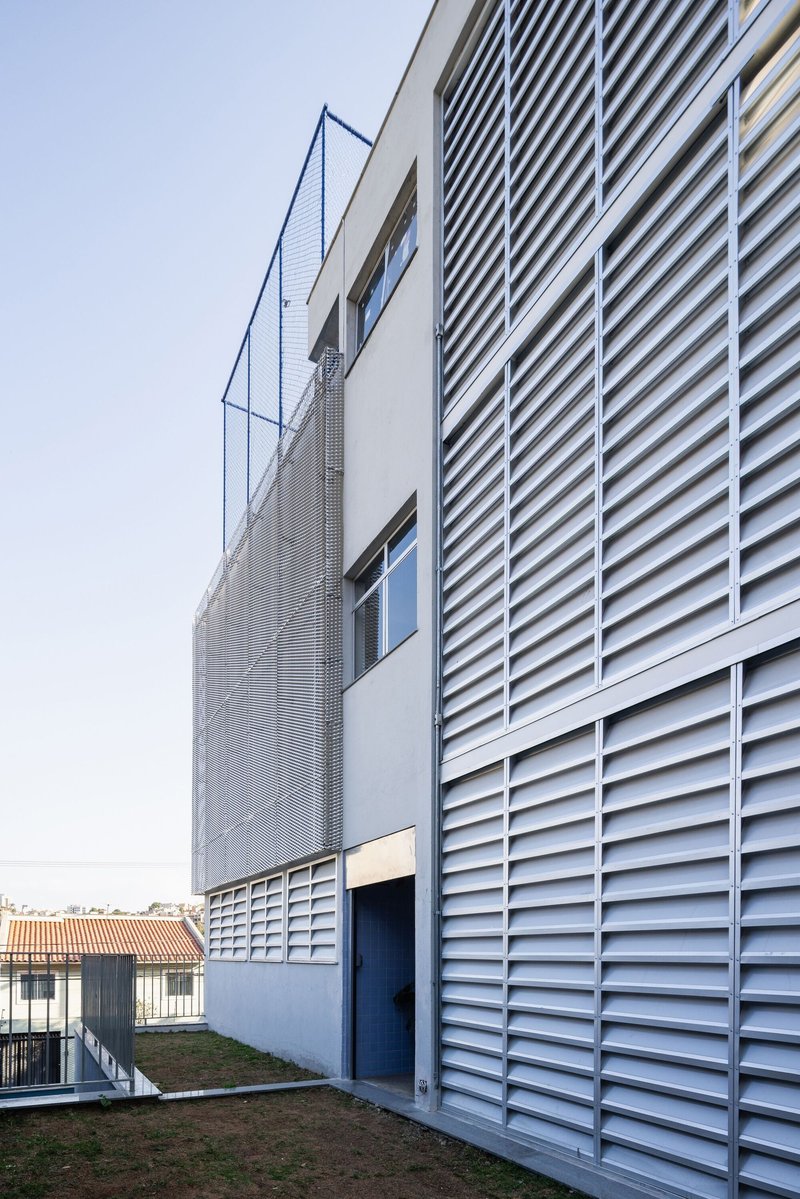 Colégio Alumnus / BIRI + Estúdio Pedro Haruf + MOBIO Arquitetura - Fotografia de Exterior, Janela, Fachada