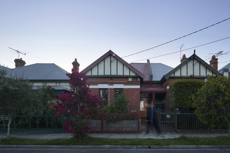 Uma Casa para Encontros / Sibling Architecture - Imagem 13 de 18